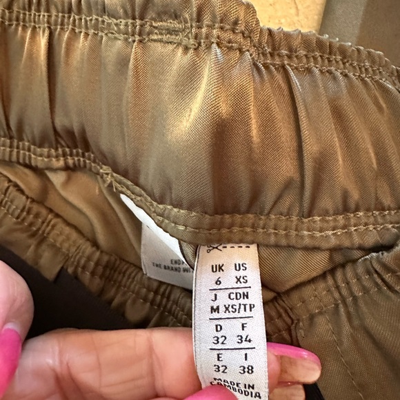 🌟🌟HOST PICK🌟🌟. ADIDAS WIND PANT XSM NWOT. GREEN COLOR - Picture 3 of 9